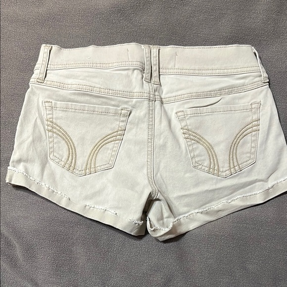 Women’s Hollister Khaki Jean Shorts Size 1 - Picture 3 of 4